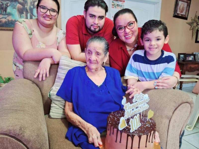 El pasado 10 de junio, doña Elvia Martínez celebró su cumpleaños número 101, gozando de buena salud y rodeada del cariño de sus seres queridos.