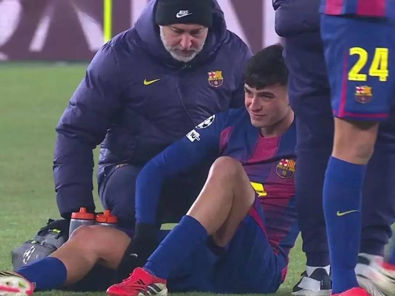 Pedri se dolió de la parte posterior de la pierna derecha tras una acción individual y rápidamente solicitó la atención médica.