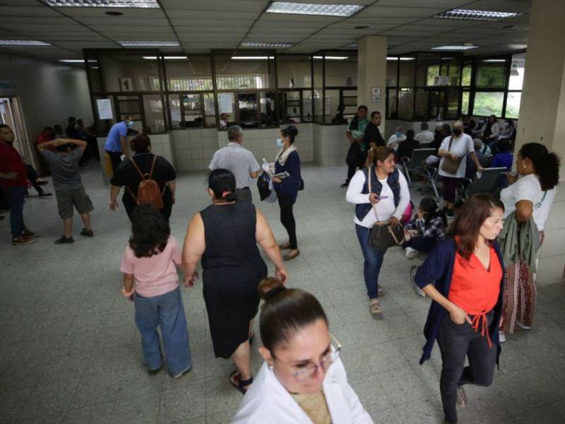 La población asegurada del IHSS asciende a 1,913,502 personas, entre cotizantes y beneficiarios, según los registros oficiales más recientes.