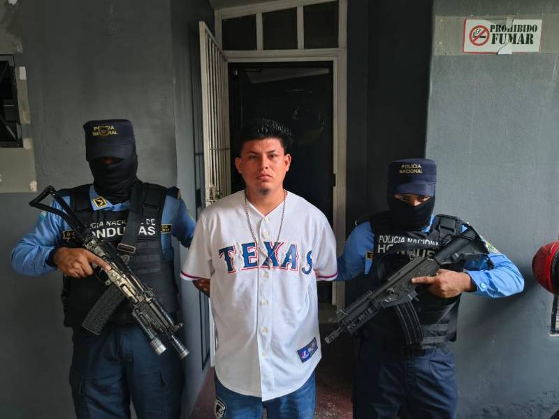 Durante su captura, los agentes le decomisaron un arma de fuego.