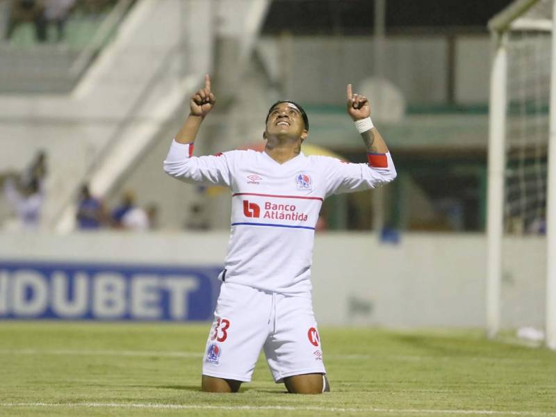 Michaell Chirinos celebrando su gol que le dio el triunfo a Olimpia ante Marathón.