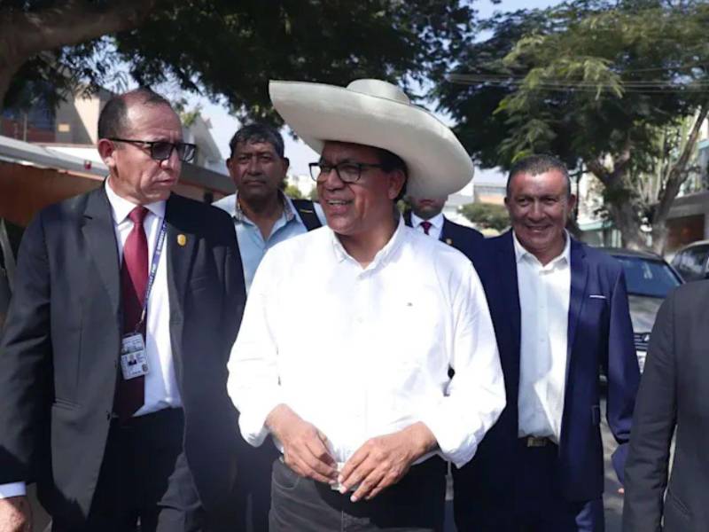 El candidato izquierdista a la Presidencia de Perú, Roberto Sánchez.