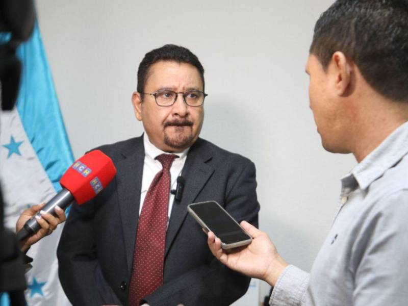 Héctor Longino Becerra Lanza, ministro de Derechos Humanos, afirmó que Javier Hércules, hoy fallecido, era beneficiario de medidas de protección otorgadas por el Estado.