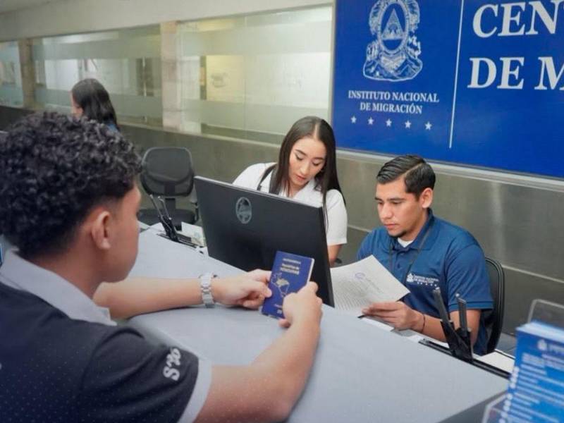 Migración recomienda verificar la vigencia del pasaporte y los permisos de salida de menores antes de emprender el viaje para evitar contratiempos en frontera.