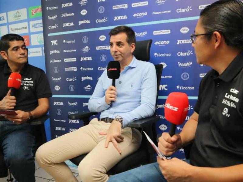 Francis Hernández, director deportivo de la Federación de Fútbol de Honduras, charló con los periodistas Carlos Castellanos y Erlin Varela.