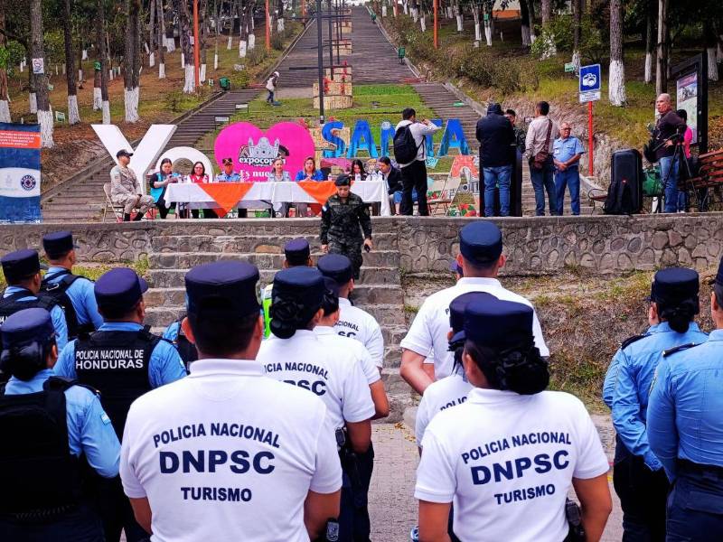 Momento del lanzamiento de la campaña de verano y prevención 2026 en el parque El Cerrito en Santa Rosa de Copán.