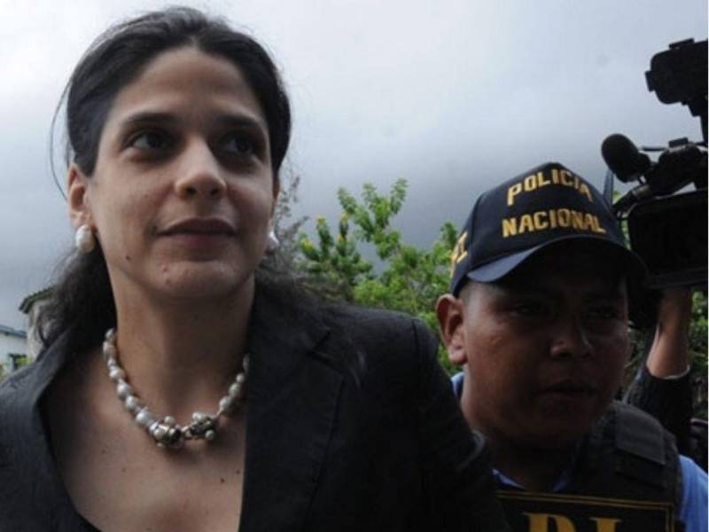 En la Sala I del Tribunal de Sentencia se llevó a cabo la repetición del juicio contra Susette Atuán Rojas, prima de Mario Zelaya, ambos acusados del millonario desfalco al Instituto Hondureño de Seguridad Social (IHSS), Zelaya ya paga una condena de 31 años de prisión.