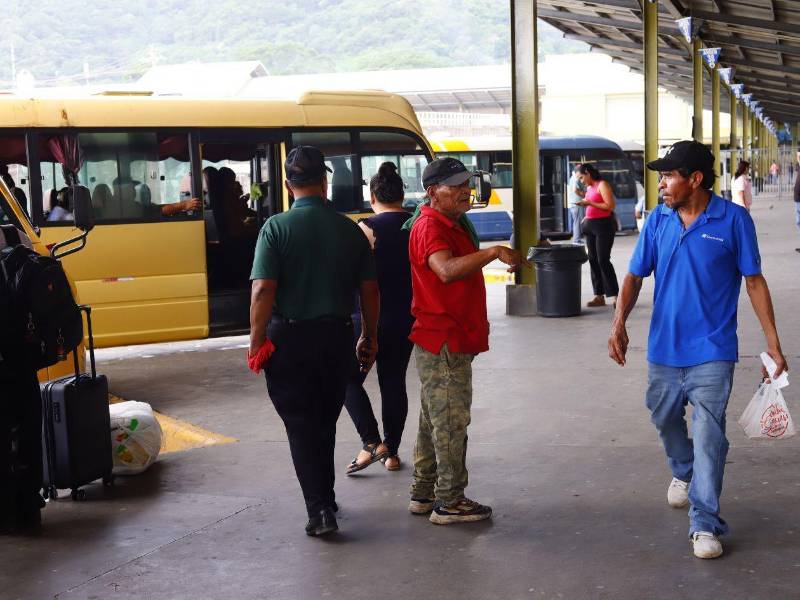 Aunque septiembre no registra un alto flujo de pasajeros, las unidades mantienen sus salidas y cumplen diariamente con las rutas establecidas desde la Gran Central Metropolitana.