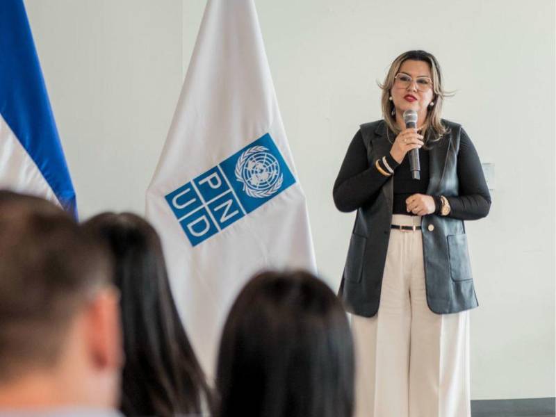 Yeni Molina, oficial en temas de pobreza y protección social del PNUD.