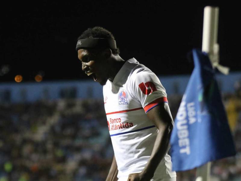 Alberth Elis gritó con euforia su gol marcado en el clásico Motagua vs Olimpia.