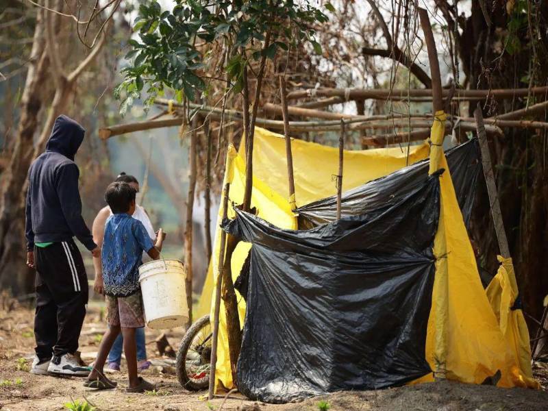 Desde 2009, el Bajo Aguán arrastra una crisis agraria que ha dejado más de 200 muertos, pérdidas económicas, familias desplazadas y una deuda histórica que ningún gobierno ha logrado resolver. El conflicto tiene episodios de pausa, pero cuando se reaviva, es devastadora.