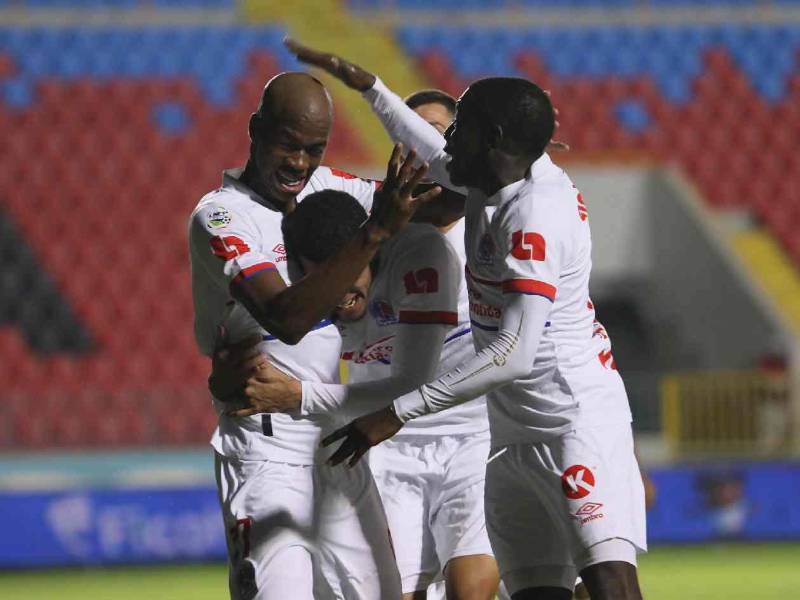 Olimpia y Juticalpa FC juegan esta noche en el Estadio Nacional de Tegucigalpa.