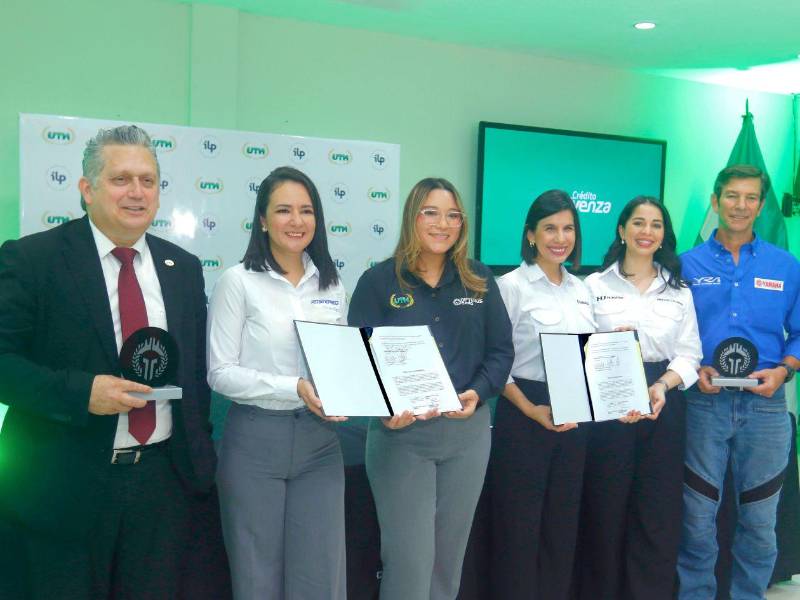 Representantes de UTH, Óptimus Card y Grupo ILP participaron en la firma del convenio que beneficia a los estudiantes y colaboradores.