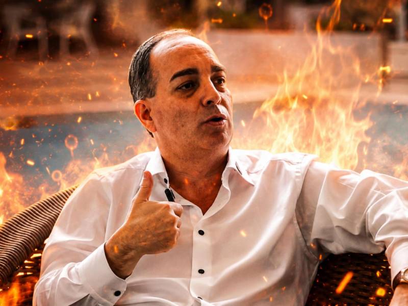 Daniel Otero, presidente del Marathón, evidenció su enfado contra el arbitraje.