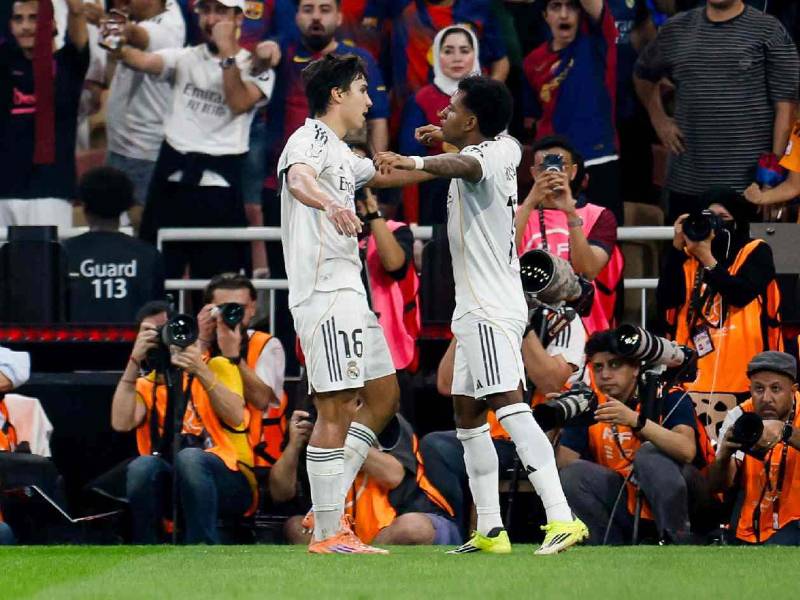 Barcelona y Real Madrid disputan este domingo la final de la Supercopa de España.