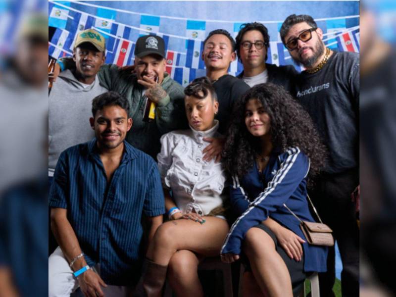 Ambiente Central junto a TRU, Trooko, Erick Rodríguez, José Alvarado y Sofía Fugón.