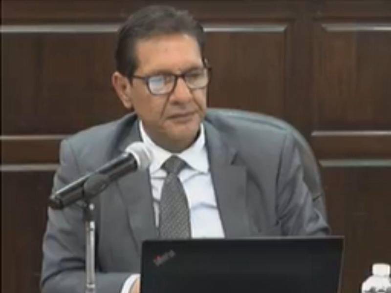 Mario Flores Urrutia durante su comparecencia antee la comisión del Congreso Nacional.