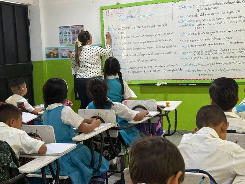 Educación indicó que durante estas jornadas los docentes deberán impartir sus clases con normalidad y, además, dejar asignaciones a los estudiantes para garantizar la continuidad del proceso educativo.