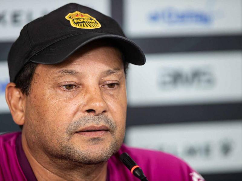 eaustin Campos en conferencia de Prensa.