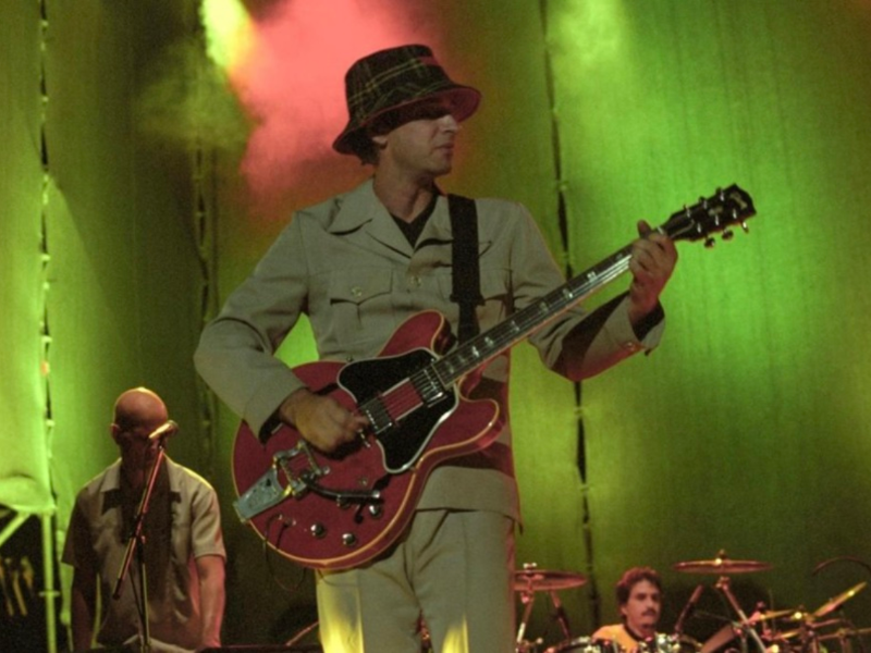 Gibson presentó la Gustavo Cerati ES-335, una réplica de la icónica guitarra de 1965 que acompañó al líder de Soda Stereo en momentos claves de su carrera.