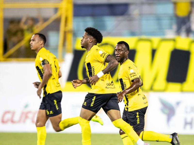 Exon Arzú fue el héroe al marcar el gol que evitó la derrota de su equipo Real España.