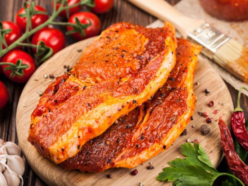 Pierna de cerdo marinada en cerveza