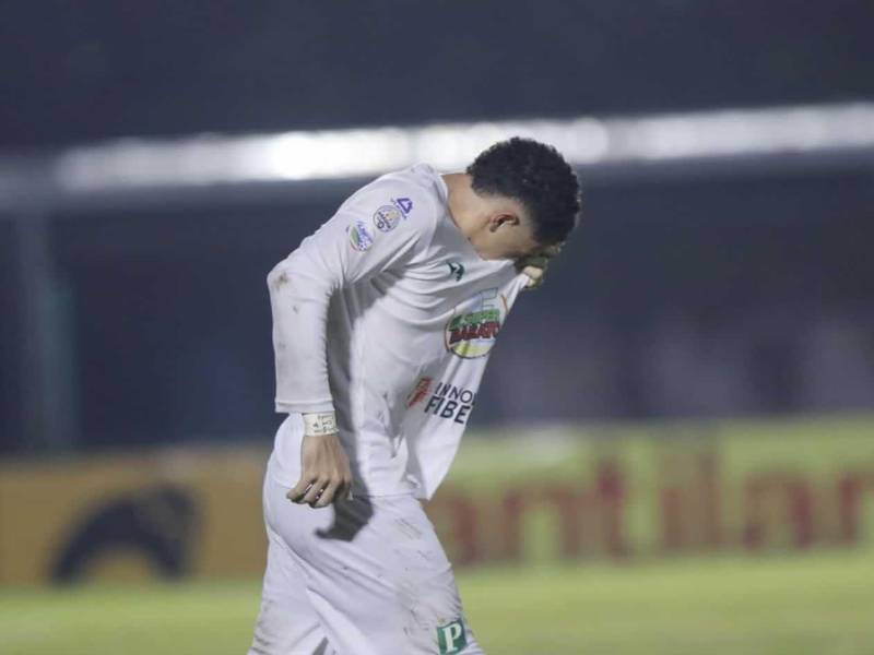 Erick Puerto rompió a llorar tras marcar el tercer gol contra el CD Choloma.