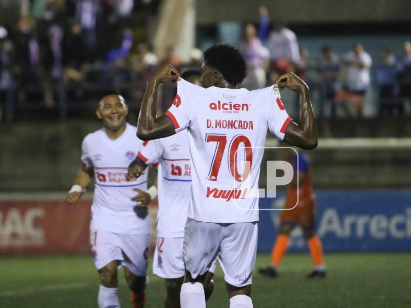 Moncada se destapó con golazo en el segundo tiempo para el empate de los Albos.