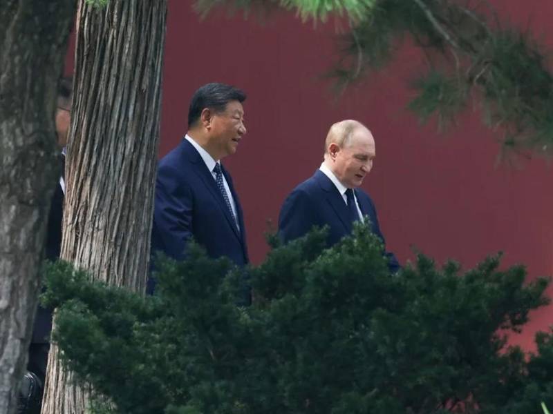 El presidente ruso, Vladímir Putin, se reune con el líder supremo de China Xi Jinping.