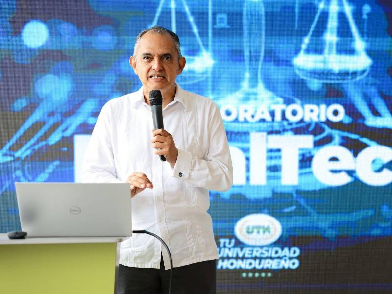 Doctor Javier Mejía, rector de la UTH, reiteró el compromiso de la universidad con la modernización y transformación de la educación legal.