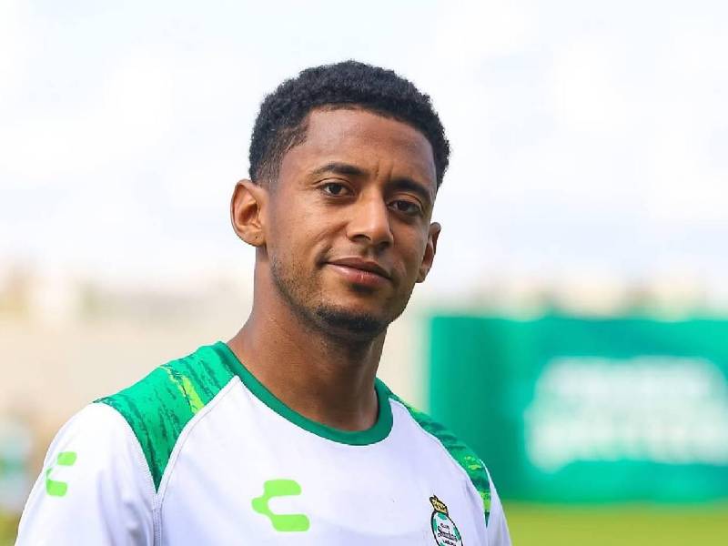 En su etapa con Santos Laguna, el atacante registró 24 partidos disputados, 1,810 minutos jugados, cinco goles y una asistencia.