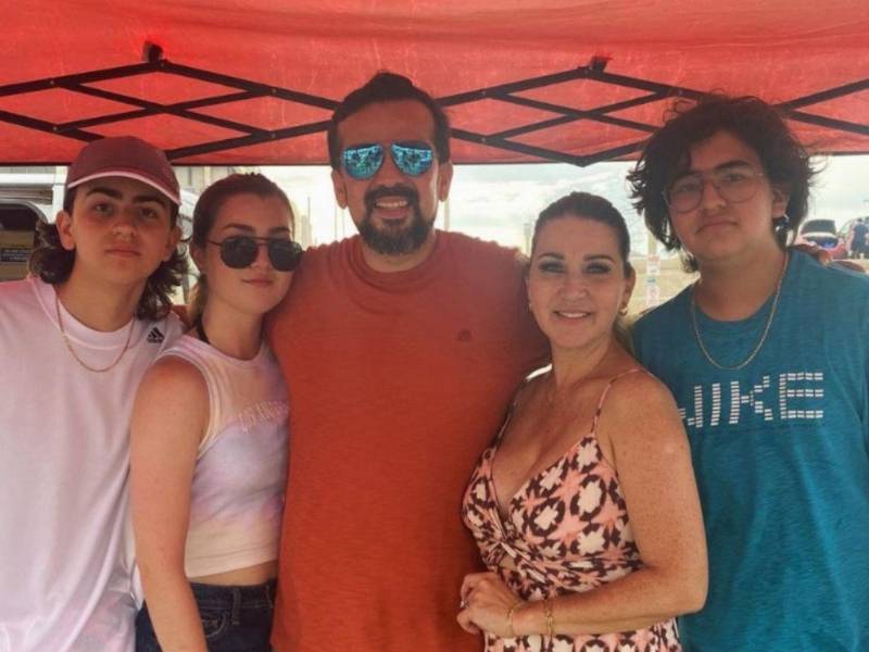 Foto familiar de Alicia Villarreal y Cruz Martínez antes de la ruptura.