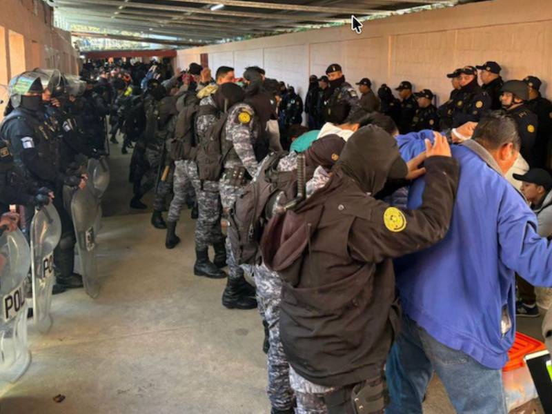 Barrio 18 y MS-13 son agrupaciones criminales, consideradas terroristas por Estados Unidos y Guatemala, que están acusadas de sicariato, extorsión y tráfico de drogas en el país centroamericano.