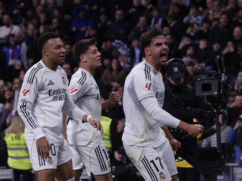 Raúl Asencio celebrando su gol para el 2-0 del Real Madrid contra el Levante.
