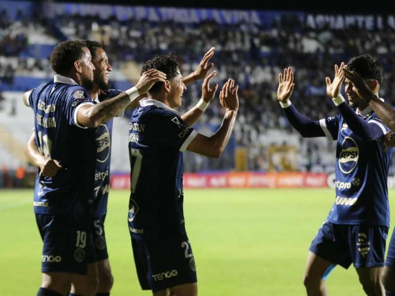 Motagua goleó 3-0 al Alianza de El Salvador en la ida de cuartos y quedó a un pasito de las semifinales de la Copa Centroamericana.