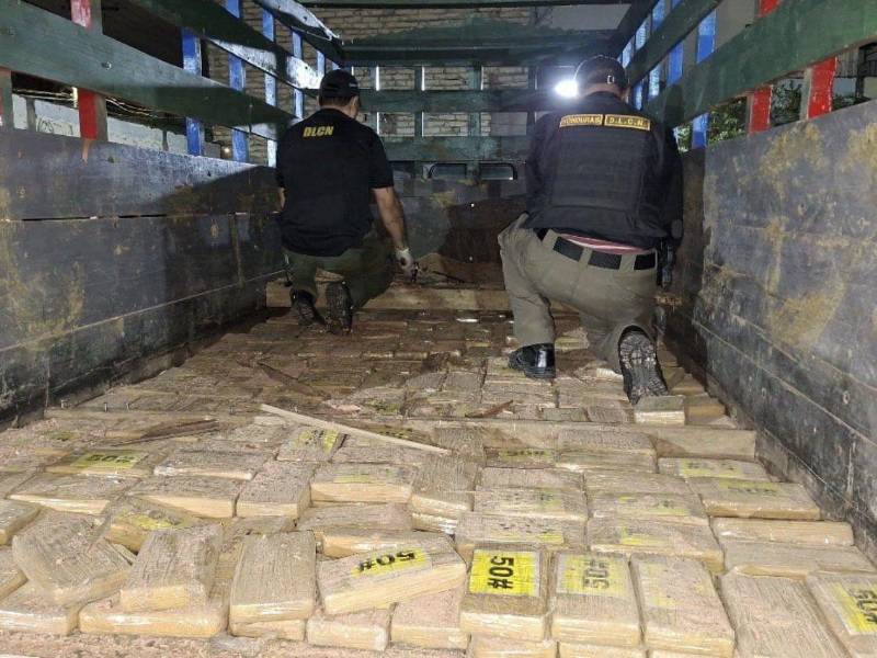 Durante el operativo se decomisó un vehículo y un hombre fue detenido.