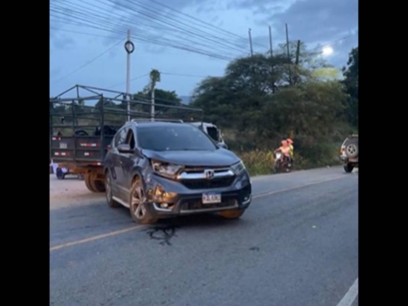 Automóvil en que se transportaba la víctima junto a otras personas.