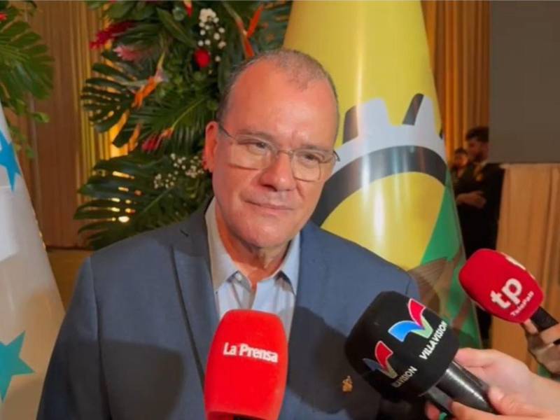 Renato Álvarez en entrevista con distintos medios de comunicación.