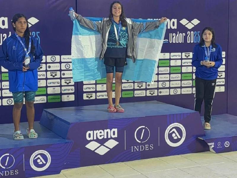 Selección de Natación de Honduras brilla en su estreno en competencia en El Salvador