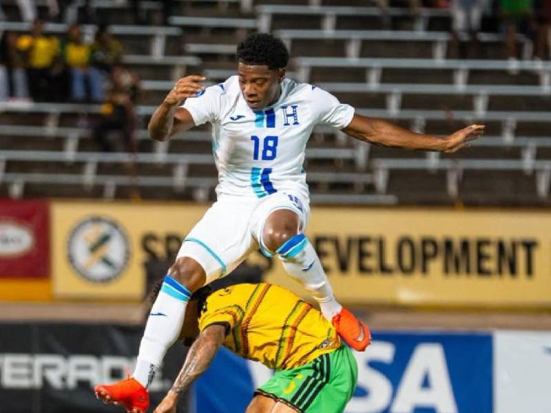 La Concacaf finalmente tomó una decisión sobre Dereck Moncada tras la polémica tarjeta roja que recibió en el histórico triunfo de Honduras ante Jamaica