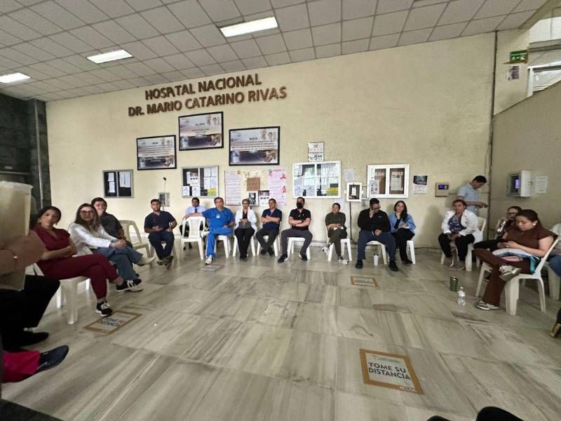 Médicos durante la asamblea informativa de este martes 31 de marzo.
