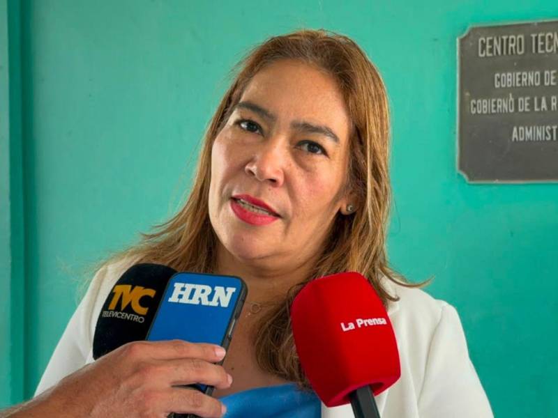La abogada Ana Colindres hizo un llamado a padres de familia, docentes y estudiantes a respaldar la gestión de la directora Norma Gladys Alvarado, quien por el momento continuará al frente del Centro Técnico Alemán