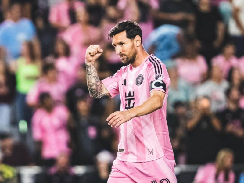 Leo Messi celebrando uno de sus dos goles marcados en el Inter Miami vs Nashville.