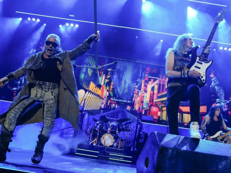 La banda británica de heavy metal Iron Maiden.