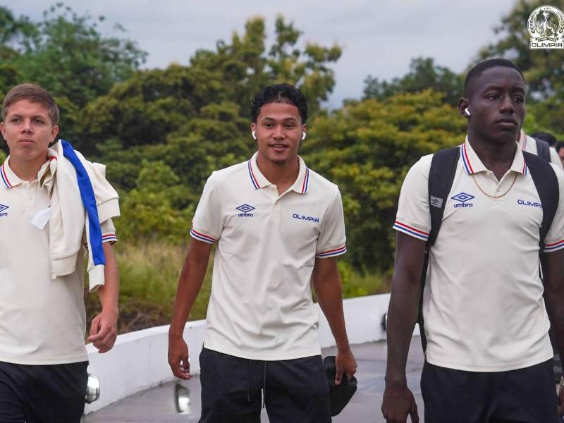 Llegada de los jugadores del Olimpia al estadio para disputar el duelo ante UMECIT.