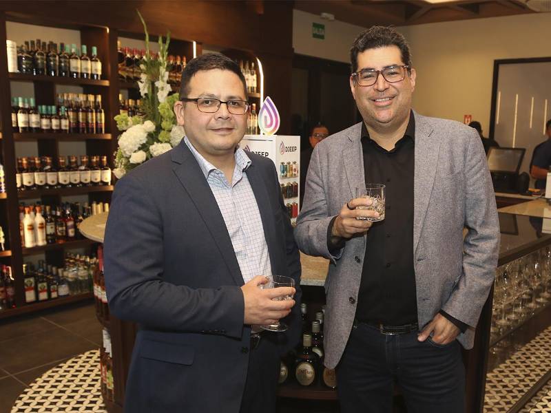 Invitados disfrutaron de una experiencia de degustación en el nuevo showroom de Casa del Ron.