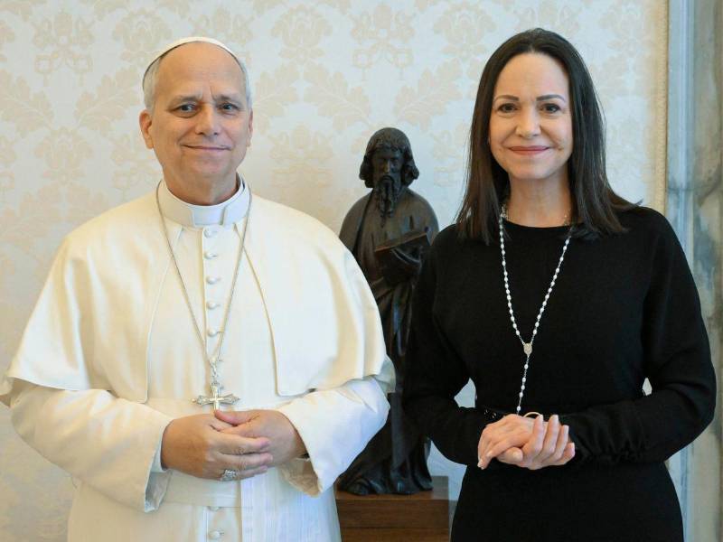El papa León XIV junto a María Corina Machado.