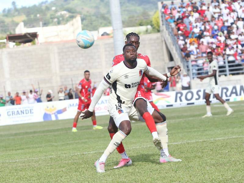 Estrella Roja y Olimpia se enfrentaron esta tarde en el Estadio Marcelo Tinoco.