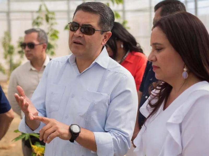 Imagen de archivo del expresidente Juan Orlando Hernández y su esposa Ana García.