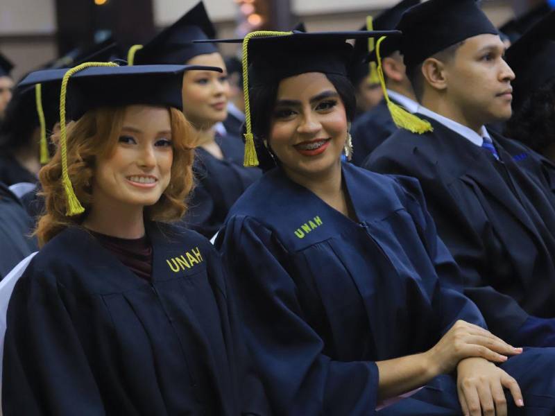 Doris Lilibeth Funes, forma parte de Diario LA PRENSA, recibió su título de Licenciada en Periodismo con mención honorífica Cum Laude.